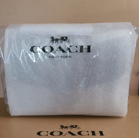 ♥️HP🎉New Coach Shoulder with Quilting - Picture 7 of 9